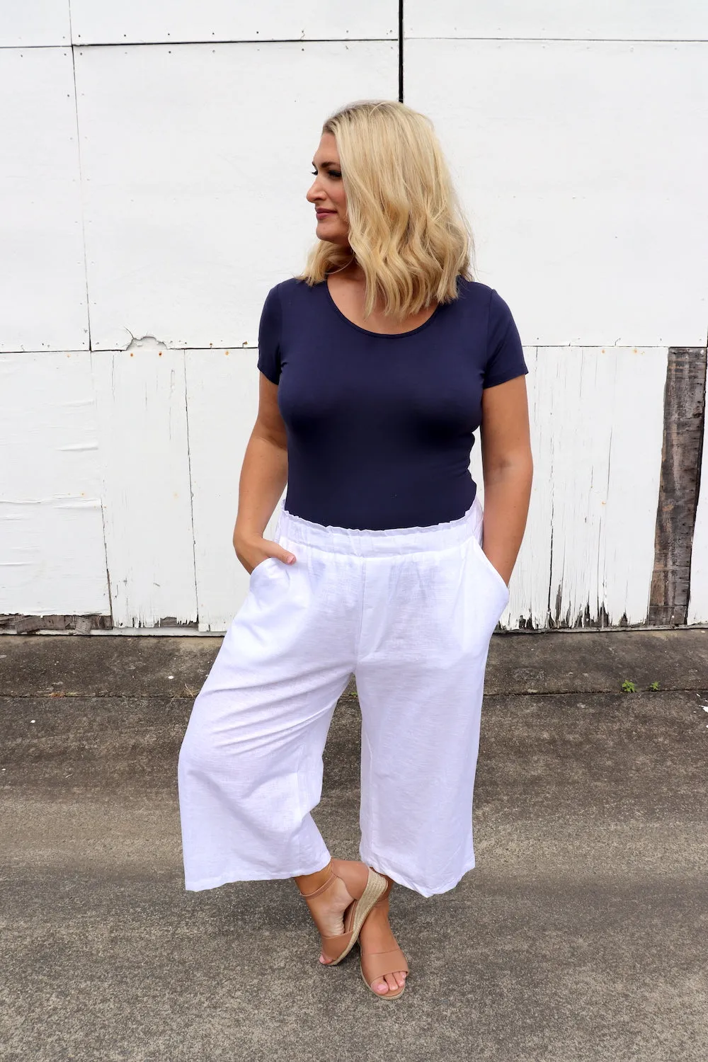 Elastic Cotton 3/4 Pant In White