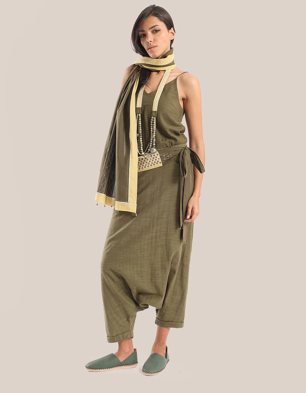 Harem pants with elastic waistline
