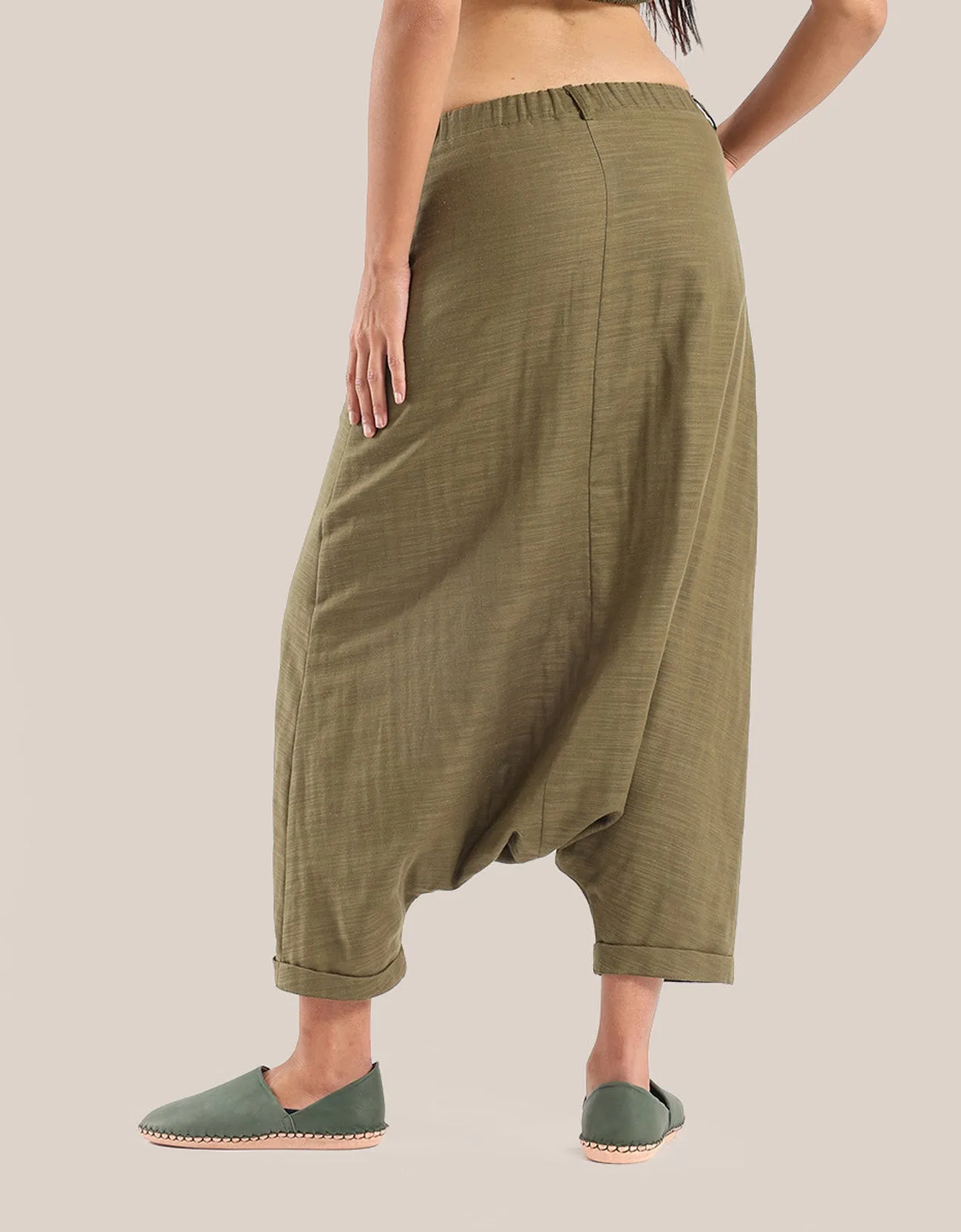 Harem pants with elastic waistline