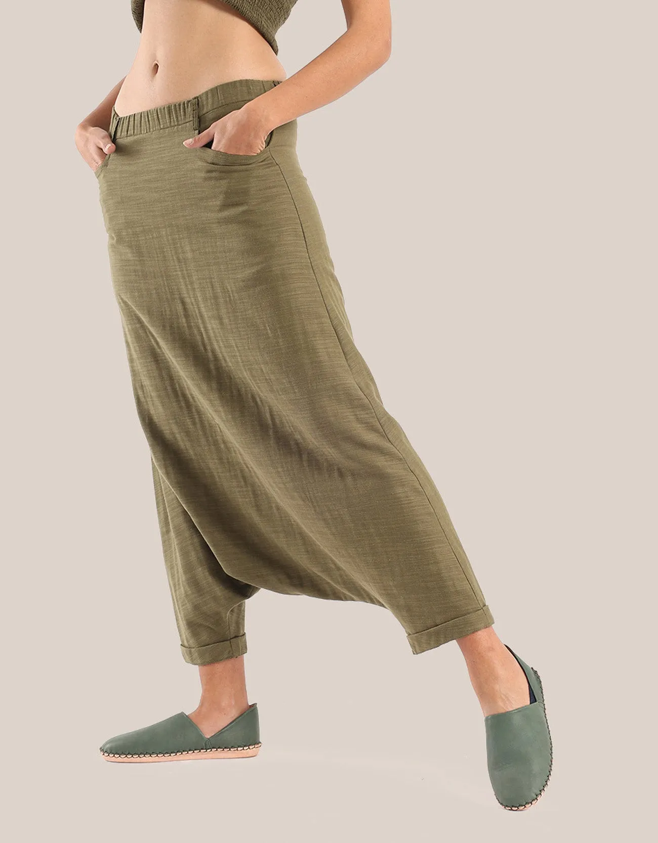 Harem pants with elastic waistline